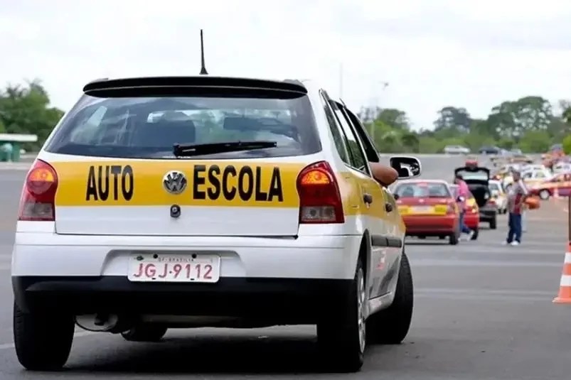 aUTO ESCOLA