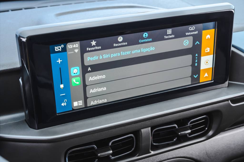 Citroën C3 Feel (4) Central multimídia tem nível de modelos mais caros, e casa bem com o estilo das saídas de ar