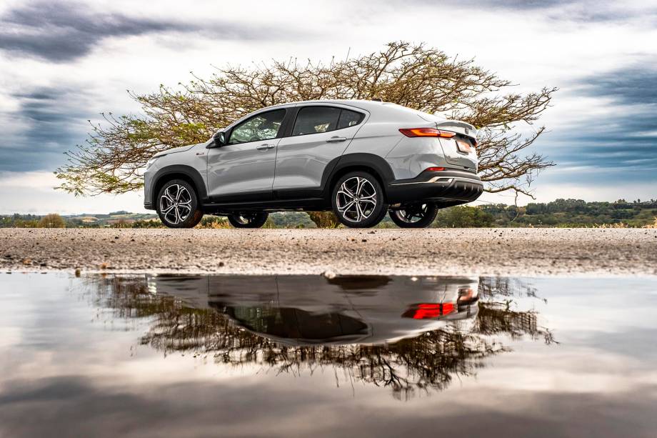 Ausência de cromados é destaque da única versão 1.3 Turbo Ausência de cromados é destaque da única versão 1.3 Turbo