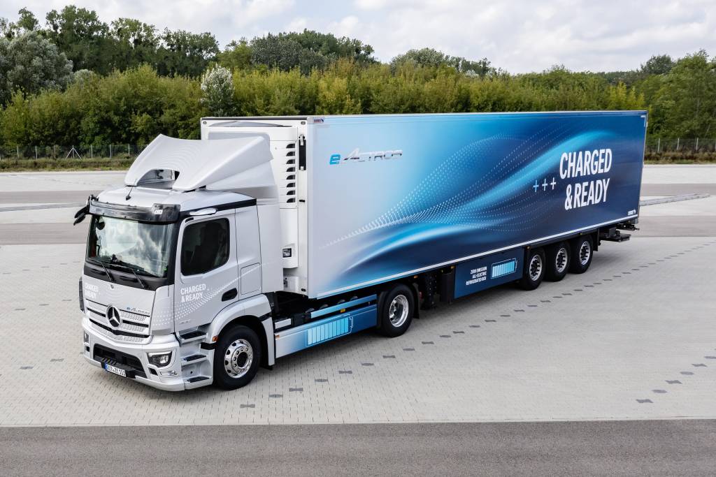 Mercedes-Benz eActros 300 SattelzugmaschineMercedes-Benz eActros 300 tractor Mercedes-Benz eActros 300 SattelzugmaschineMercedes-Benz eActros 300 tractor
