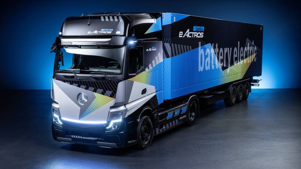 Mercedes-Benz eActros LongHaulMercedes-Benz eActros LongHaul Mercedes-Benz eActros LongHaul