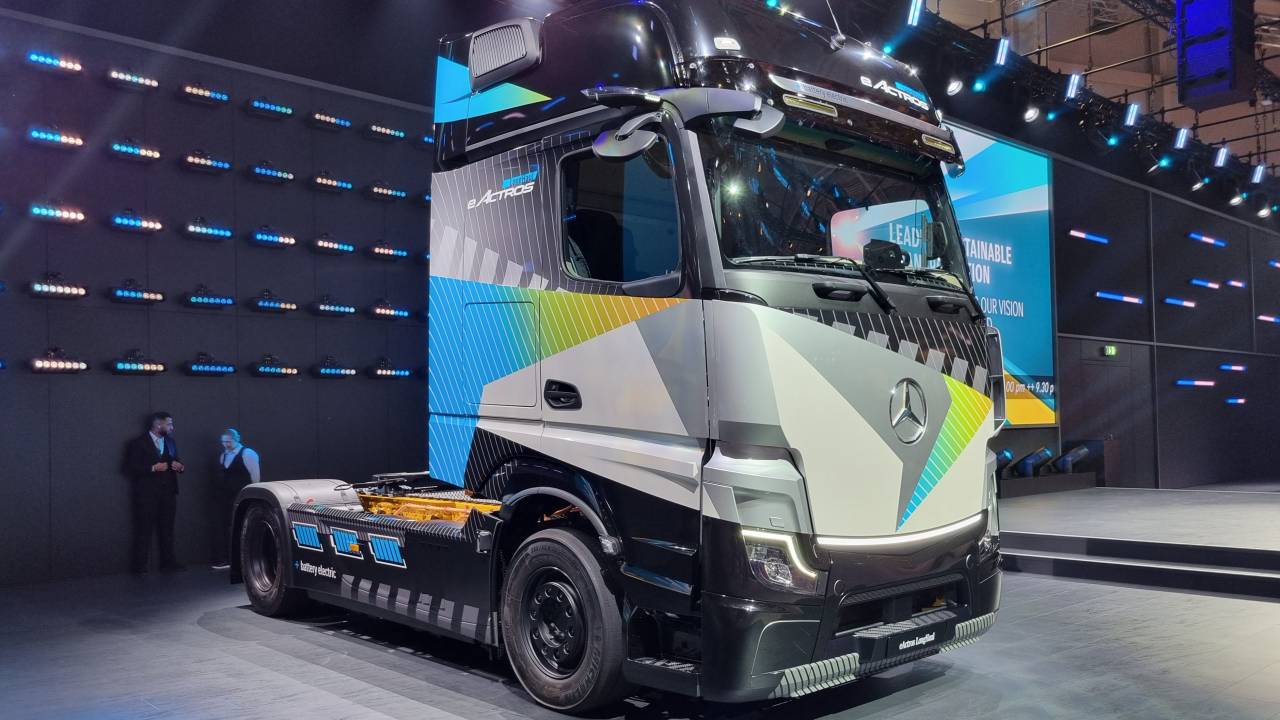 Mercedes-Benz eActros LongHaul