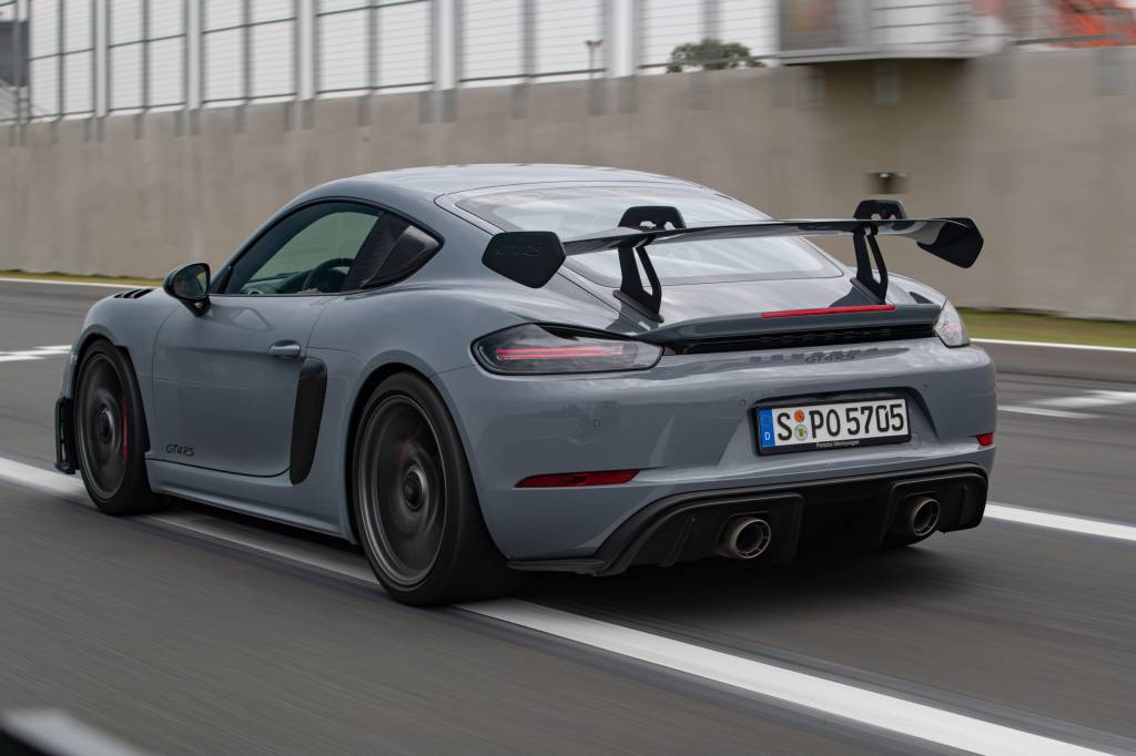 06834 Porsche 718 Cayman GT4 RS