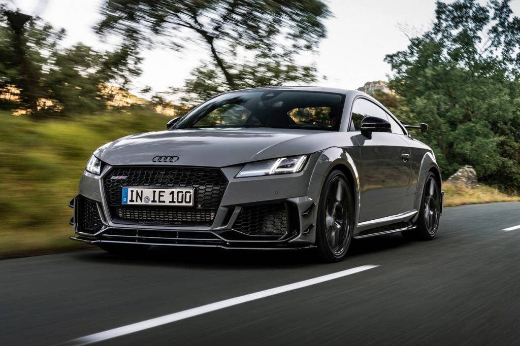 Audi TT RS Iconic tem visual nostálgico e marca a despedida do cupê