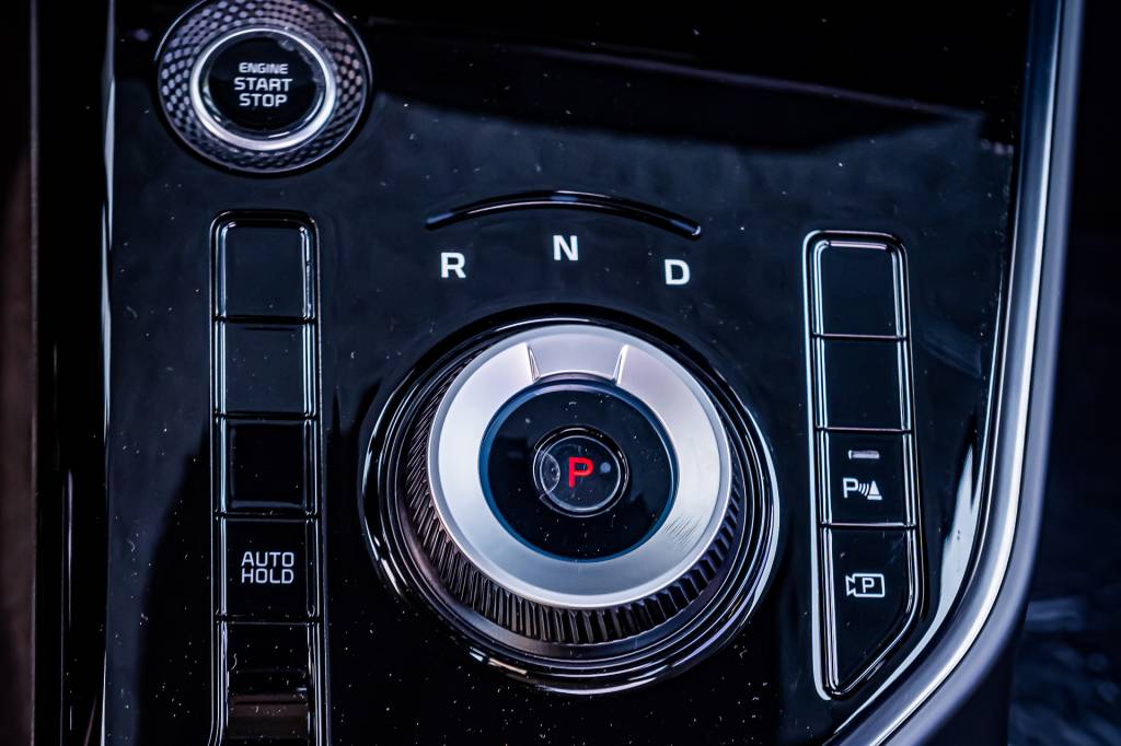 Kia Niro-10 Disco seletor de marcha é exclusividade da versão mais cara