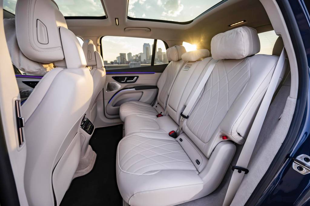 Mercedes EQS 580 SUV (23) Mercedes EQS 450 SUV