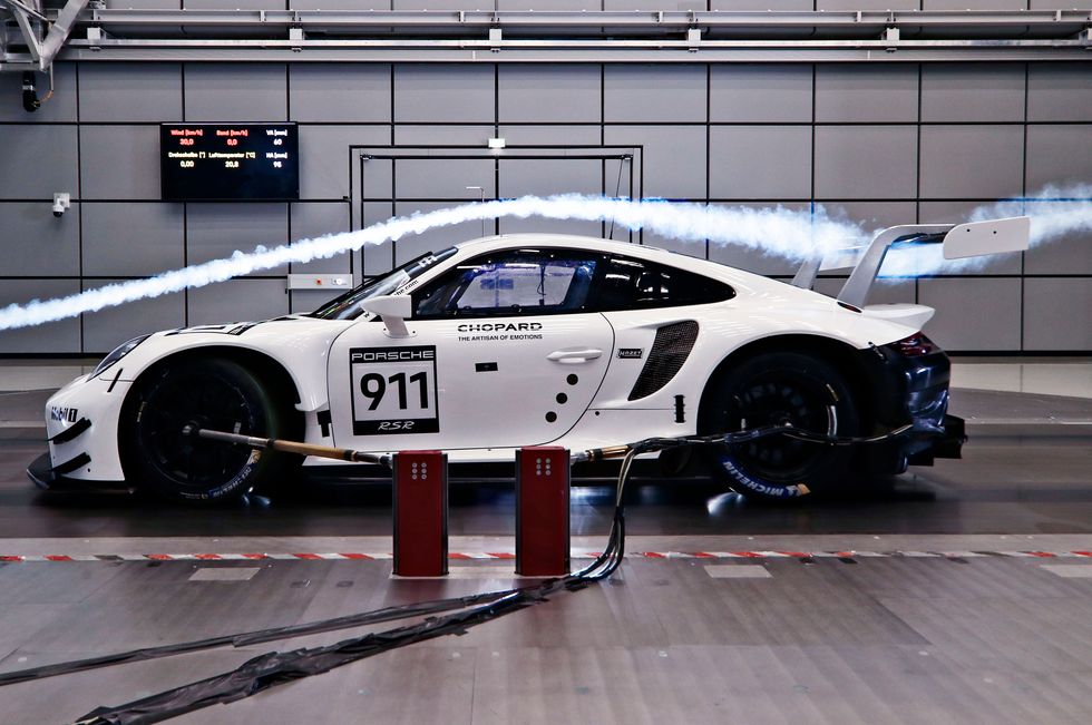 porsche-911-swan-wing-lead-1598285489 Asa pescoço de cisne usada em um Porsche 911 GT3