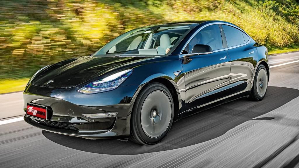 Tesla estaria preparando Model 3 simplificado para concorrer com a BYD