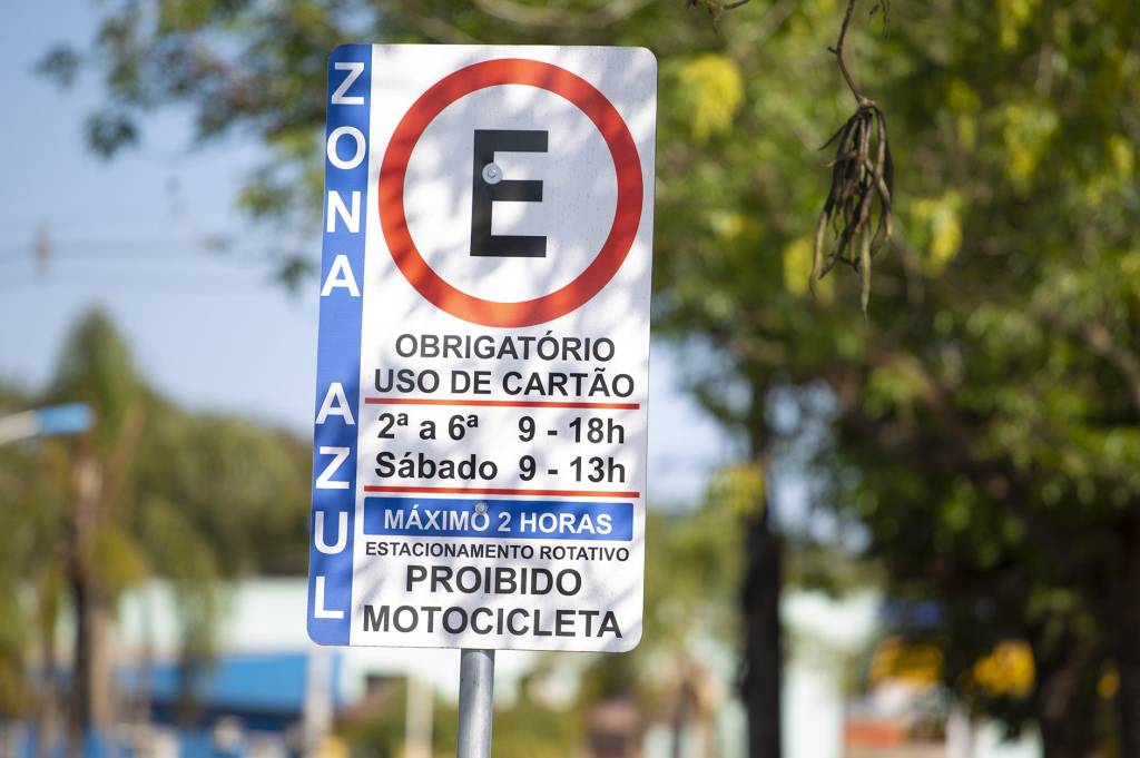 Estacionar no Brasil pode custar mais do que na Suécia e Dubai, diz estudo