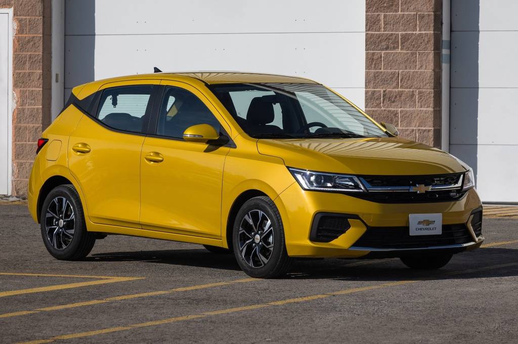 Chevrolet Aveo é novo hatch mais barato que o Onix e dispensa motor 1.0