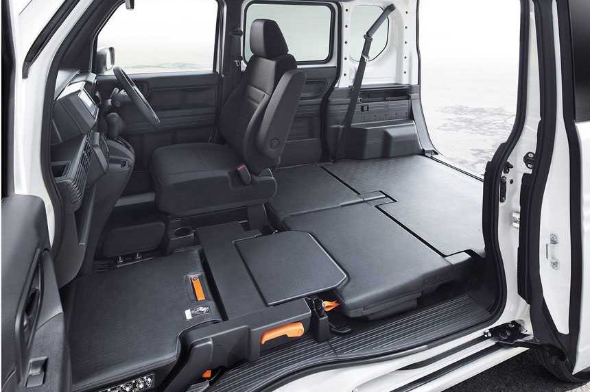 Interior Honda N-Van Interior da N-Van a gasolina foi utilizada como referência para o futuro modelo
