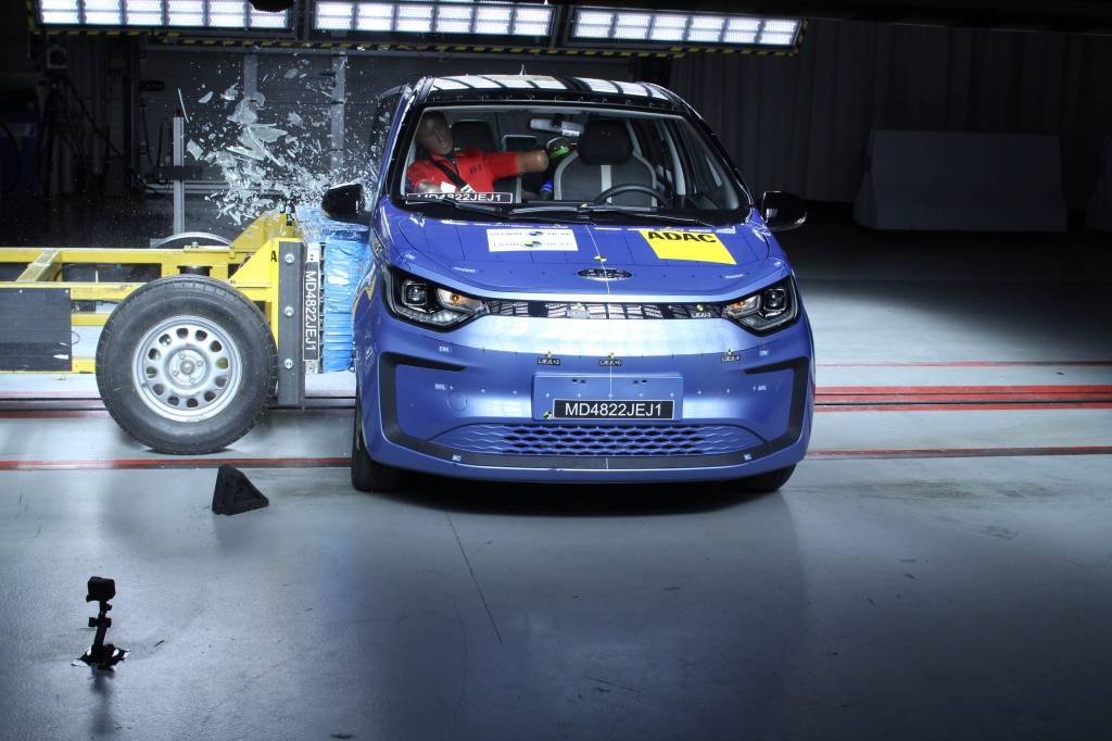 jac 2 JAC E-JS1 teve classificação baixa na proteção lateral dos ocupantes