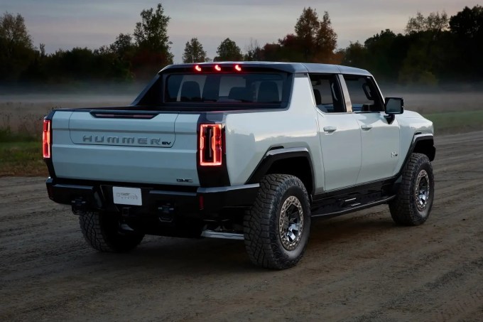 2022-GMC-Hummer-EV-13