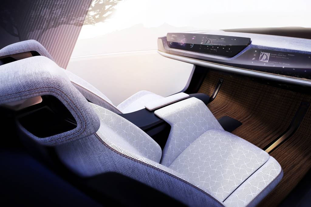The Chrysler Synthesis interior conveys a modern and spacious sa The Chrysler Synthesis interior conveys a modern and spacious sanctuary compatible with Level 3 autonomous driving functionality. Interior appointments complement the cockpit’s personalization features while enhancing comfort and the overall mobility experience.