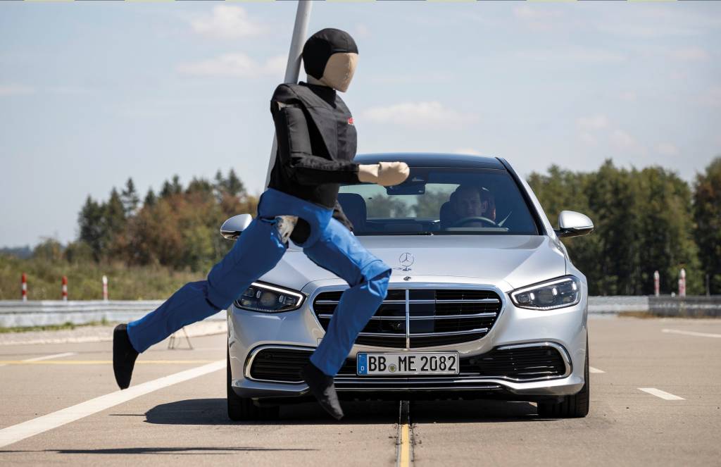 Frenagem de emergência não é perfeita mas já evita muitos sustos no Brasil