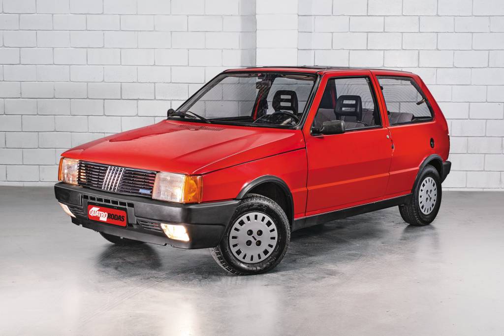 Fiat Uno 1.3 SX era tão completo que tinha até computador de bordo
