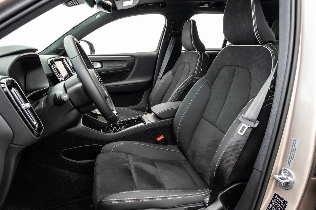 Volvo XC40 Recharge Plus testado por QUATRO RODAS (15) Espaço interno é bom, assim como os bancos