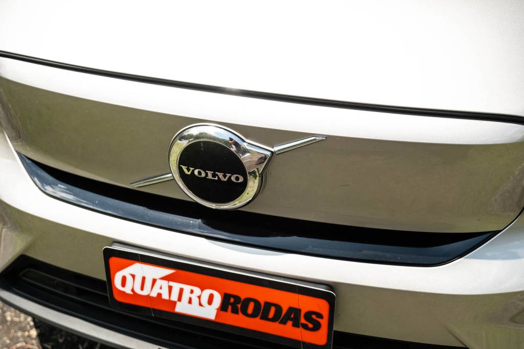 Volvo XC40 Recharge Plus testado por QUATRO RODAS (27) Ausência de grade frontal causa estranhamento, mas logo se torna parte harmônica do design