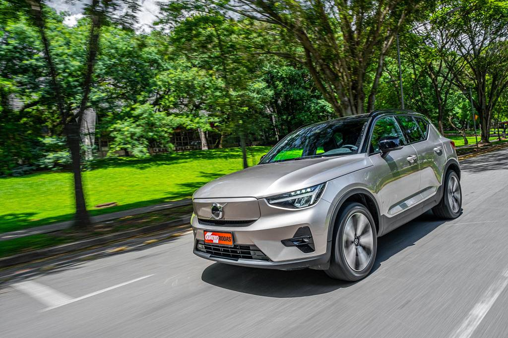 Volvo XC40 Recharge Plus testado por QUATRO RODAS (28) Por R$ 70.000 a menos, uma opção que faz bastante sentido