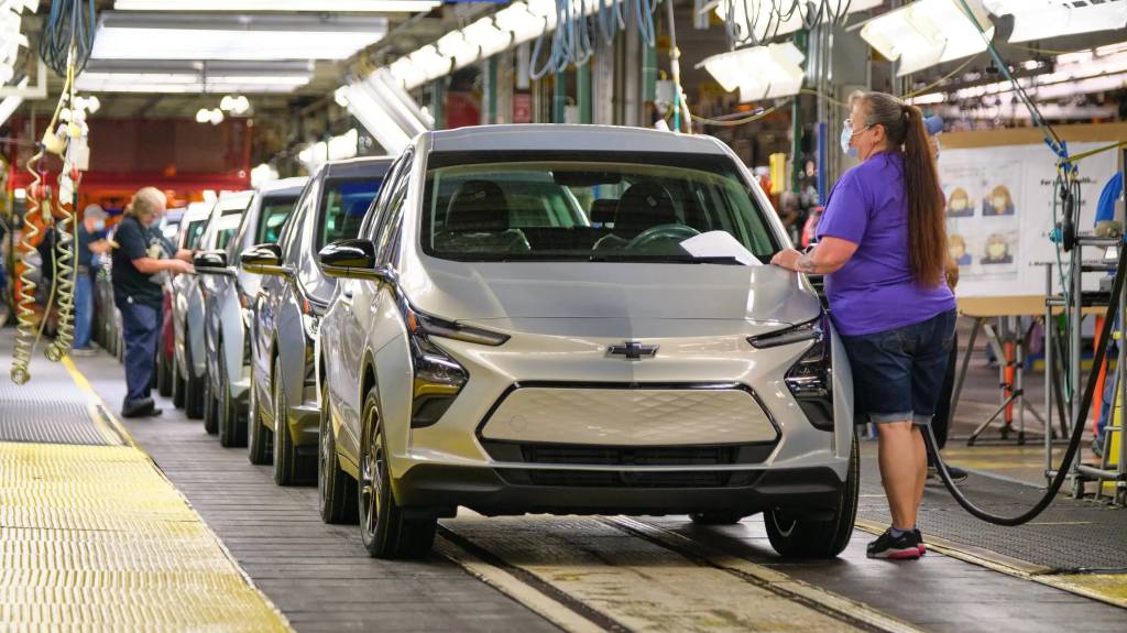 2022-chevrolet-bolt-euv-and-ev-production-starts_100791789_h