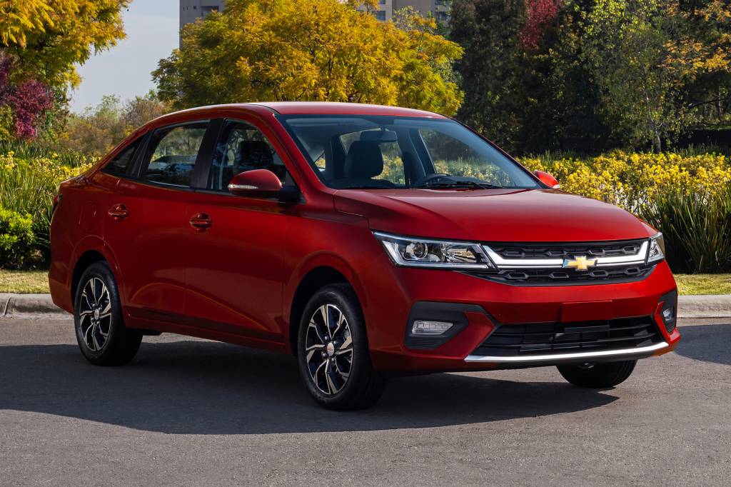 Chevrolet Aveo é sedã mais barato que Onix Plus e de olho no Nissan Versa