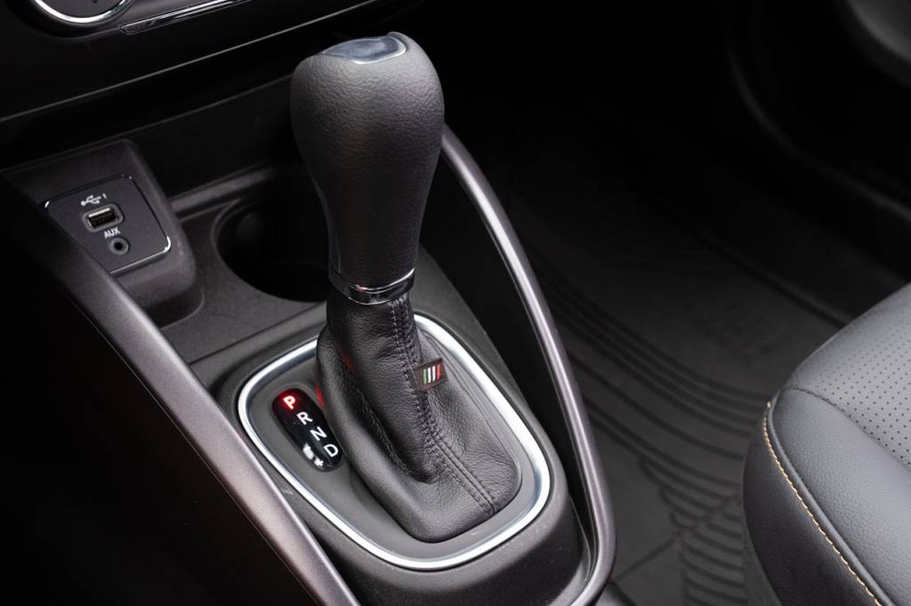 Fiat Argo Trekking CVT 2023 testado por QUATRO RODAS (42) Alavanca de câmbio também