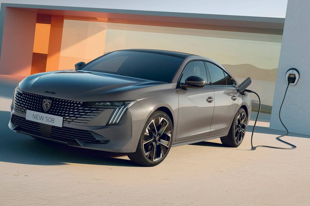Peugeot 508 Para atingir números impressionantes de consumo são necessários bateria cheia e pé leve