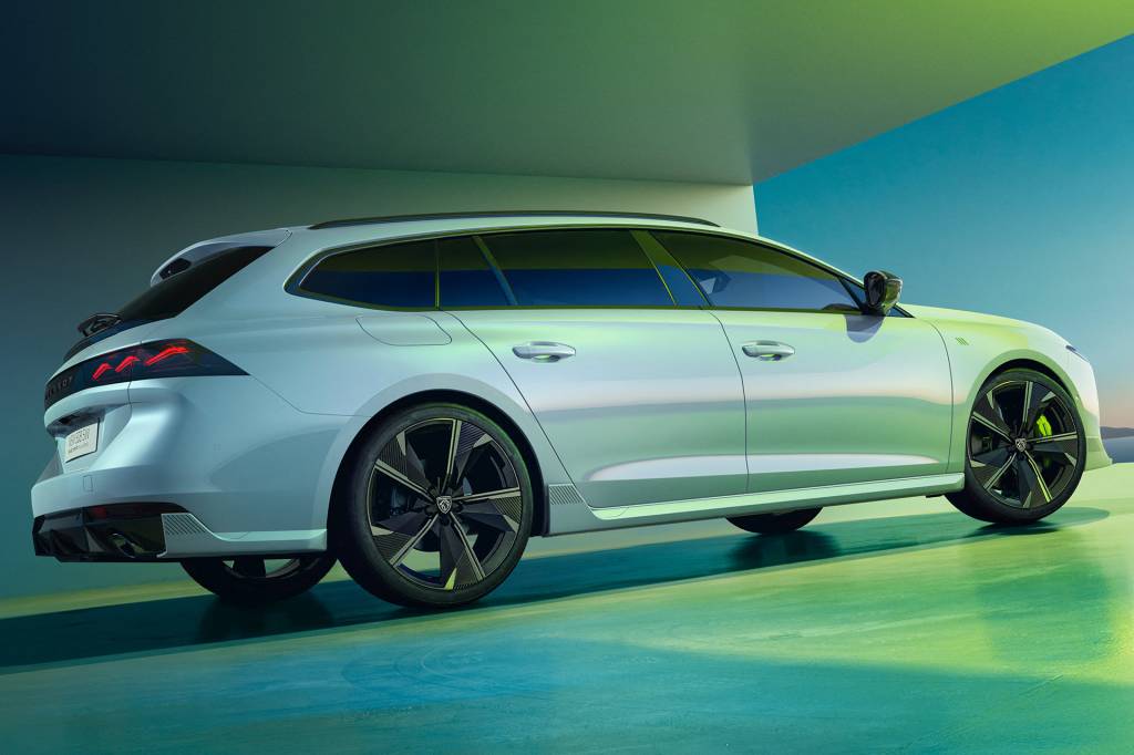 Peugeot 508 SW Com pneus esportivos e rodas de aro 20, versão esportiva vem trajada à altura