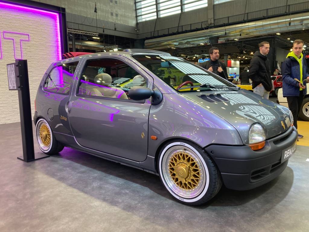 Twingo elétrico? Renault converte carros antigos pelo preço de um Kwid