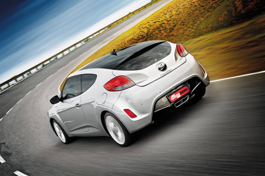 Veloster, modelo 2012 da Hyundai, testado pela revista Quatro Rodas. Veloster, modelo 2012 da Hyundai, testado pela revista Quatro Rodas.