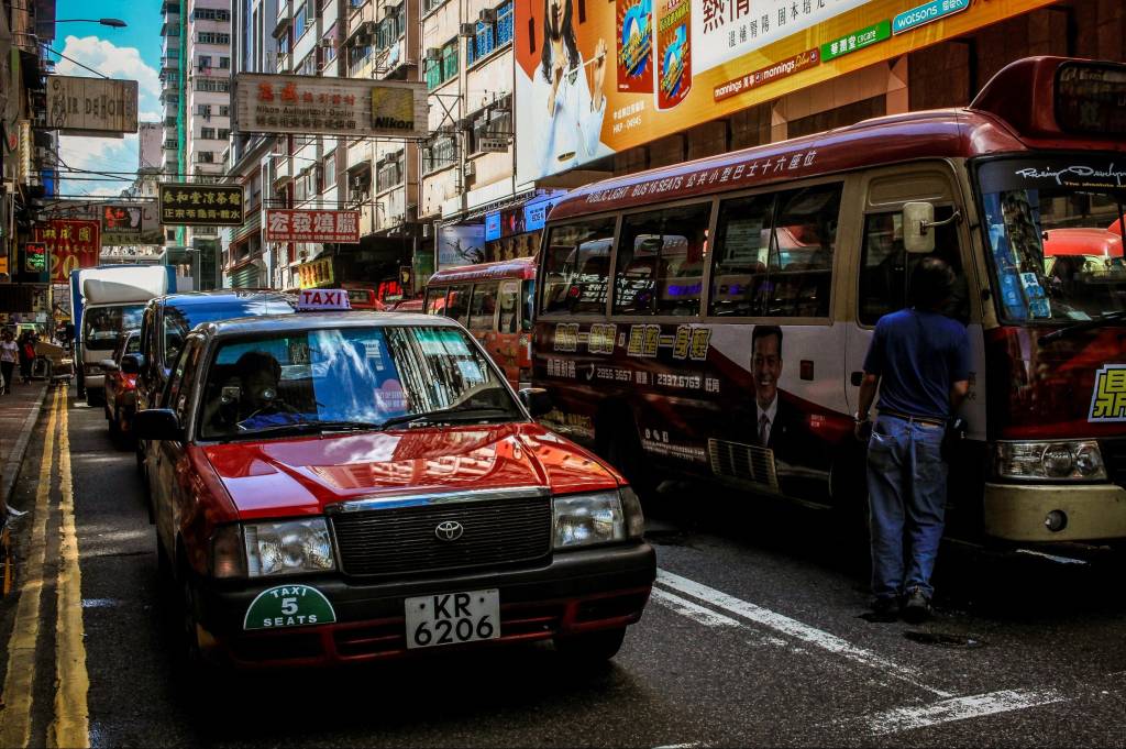 Placa com uma só letra é vendida por R$ 16,6 milhões em Hong Kong
