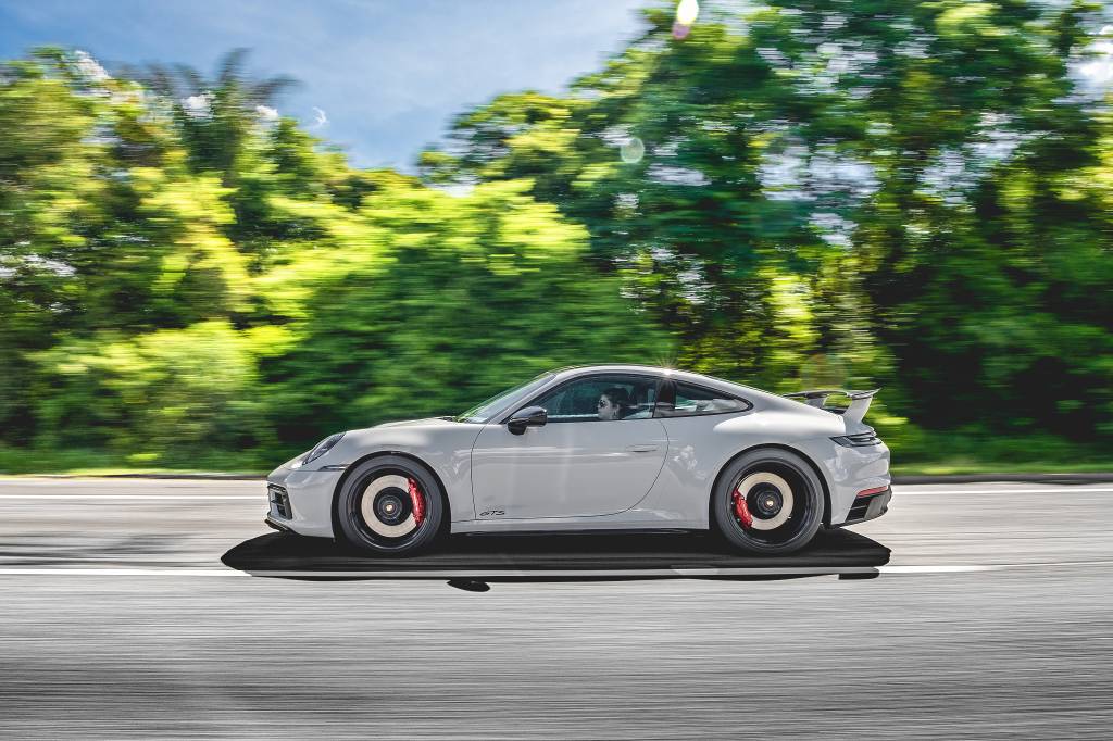 03_911_GTS_1FLP0835-2 Porsche 911 GTS é tão divertido quanto o Turbo e custa BEM menos