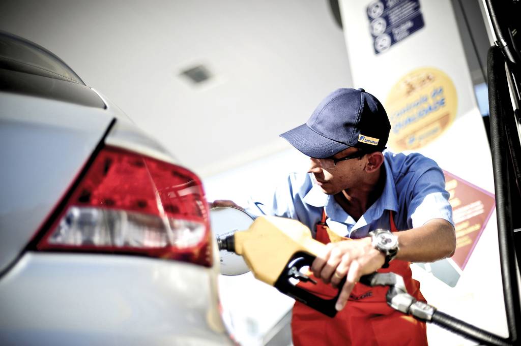 Posto do DF pagará R$ 88.000 por abastecer BMW com combustível errado
