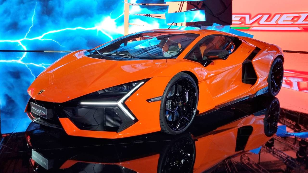 Lamborghini Revuelto 2023