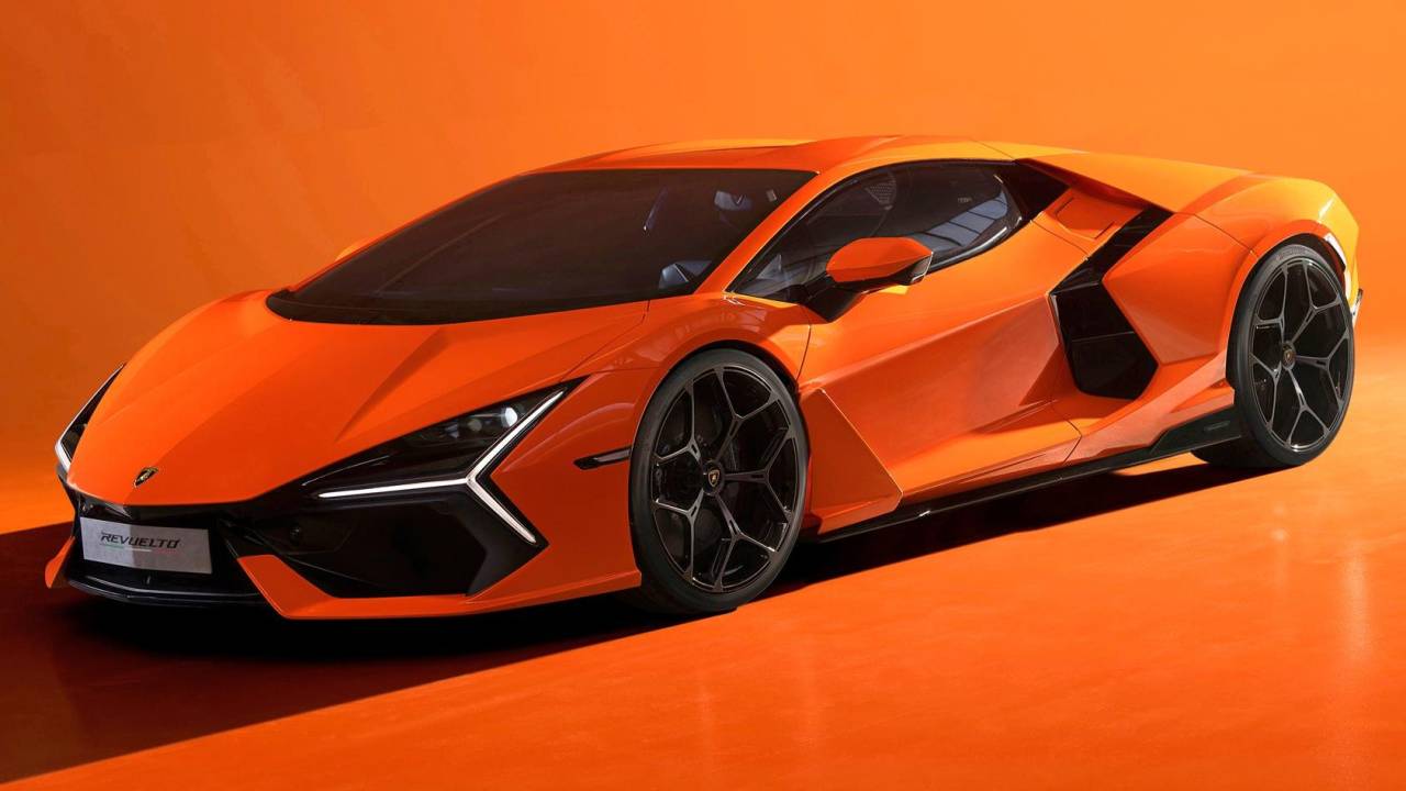Lamborghini Revuelto 2023