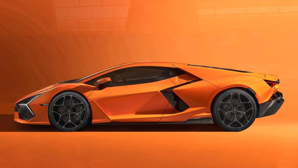 Lamborghini Revuelto 2023