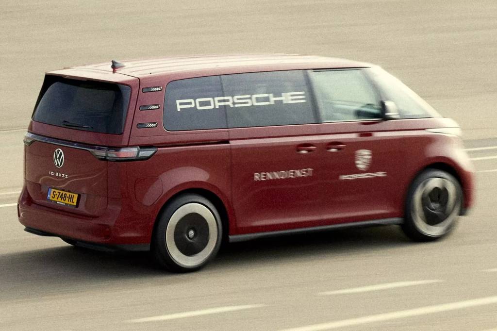 Porsche-Renndienst-VW-ID-Buzz-And-Porsche-Taycan-6s Porsche Renndiest ID.Buzz
