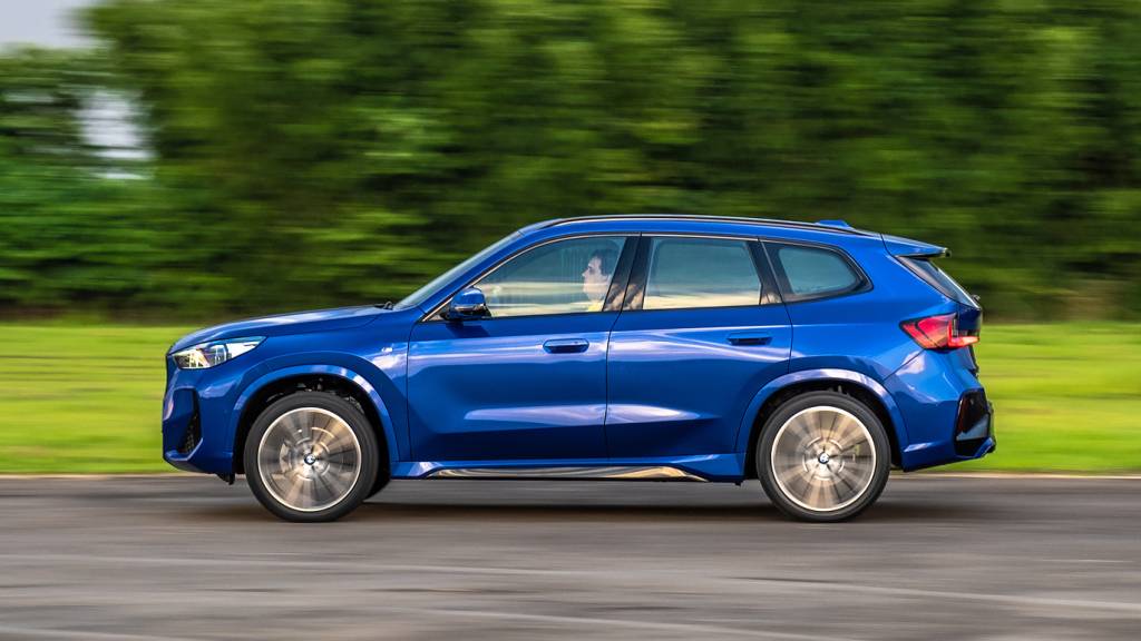 BMW X1 M Sport 20i 2023 br (1) BMW X1 M Sport 20i 2023 Azul Portimão