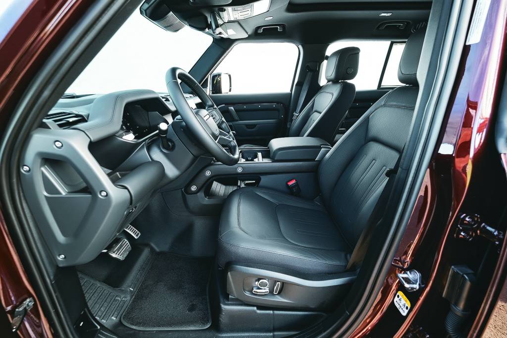 _FLP6768 Land Rover Defender 130