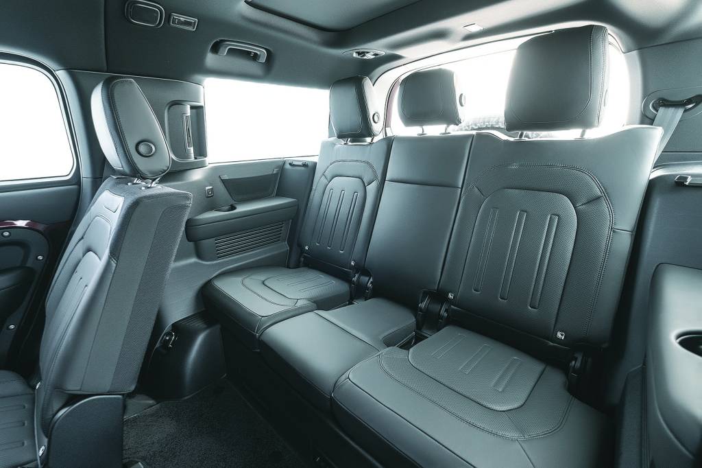 _FLP6773 Land Rover Defender 130