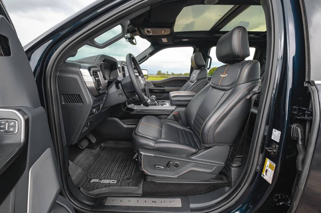 Ford F-150 Platinum testada por QUATRO RODAS (3) Há ajustes elétricos até para o volante e pedais