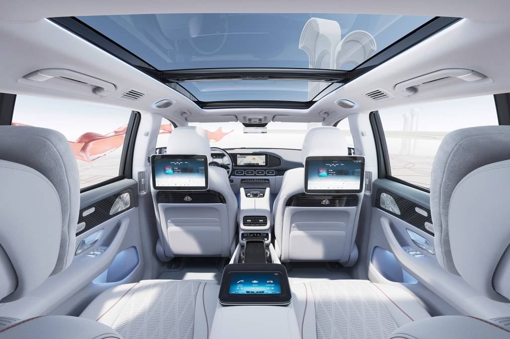 Die neuen GLS Modelle: frische Optik, neue SoftwareThe new GLS models: fresh look, new Software Que atinge seu ápice com o Mercedes-Maybach