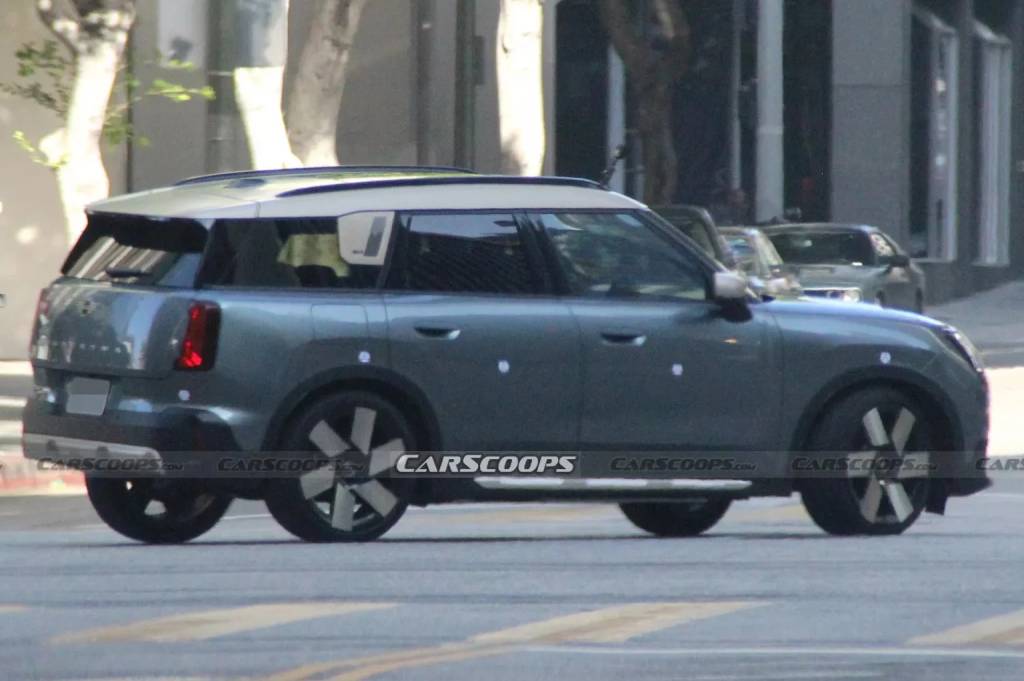 Mini-Countyman-scoop-00011 Mini Countryman