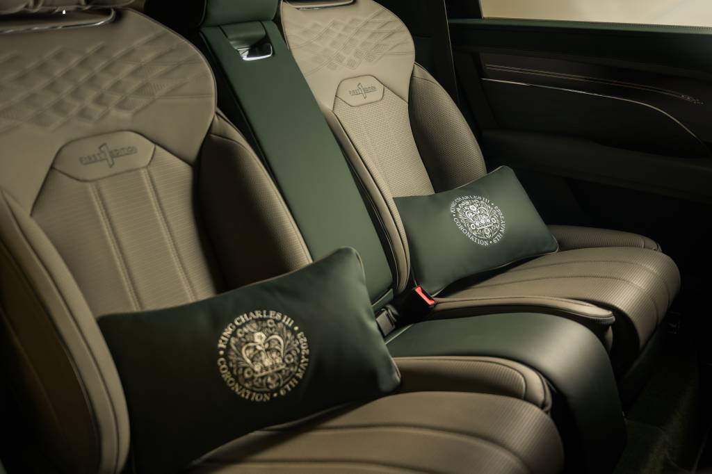 Coronation Cushions – 10 Almofadas Bentley