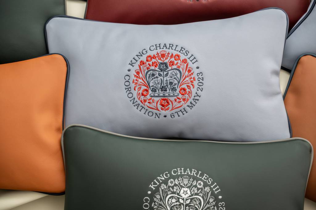 Coronation Cushions – 3 Almofadas Bentley