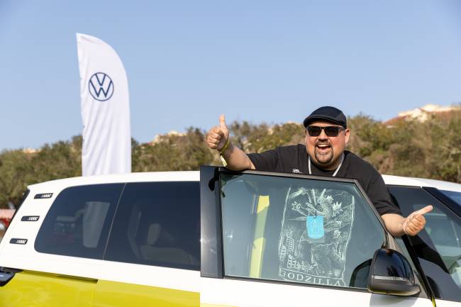 Large-16329-GabrielIglesiaswiththeVolkswagenID.Buzz ID.Buzz