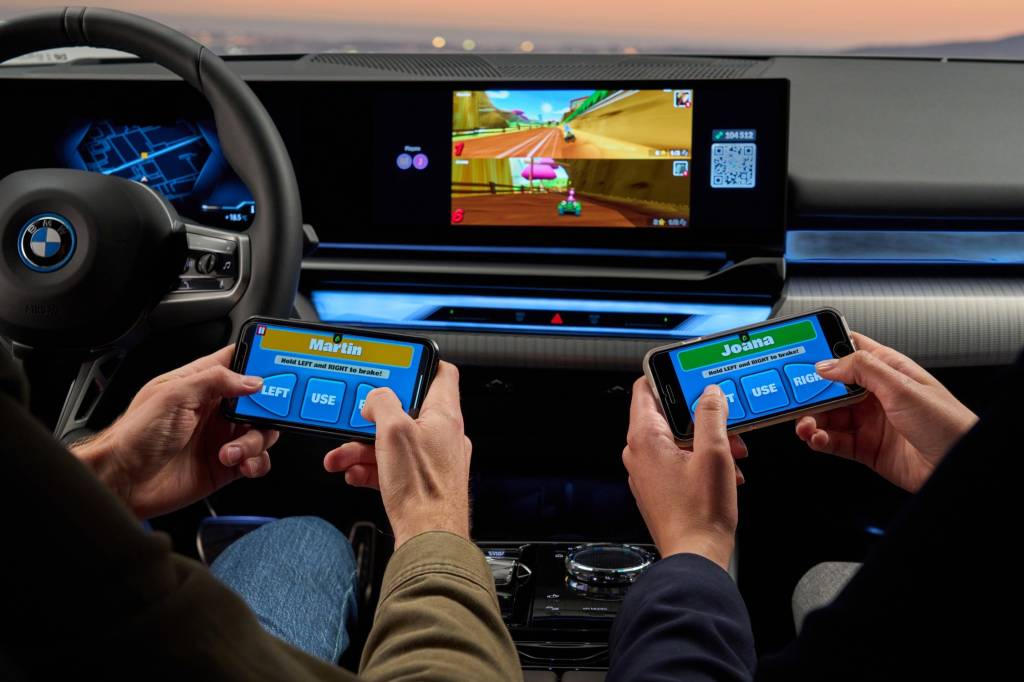 P90504802_lowRes_in-car-gaming-with-t BMW SERIE 5