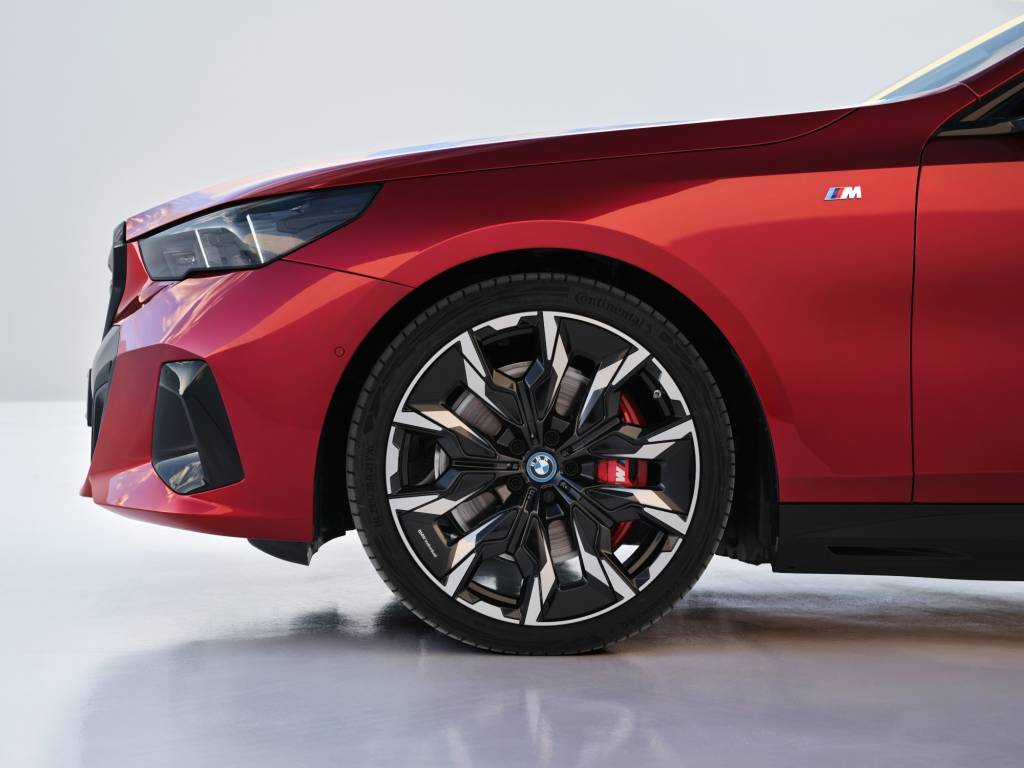 P90505500_lowRes_the-new-bmw-i5-m60-x BMW i5 M60 xDrive