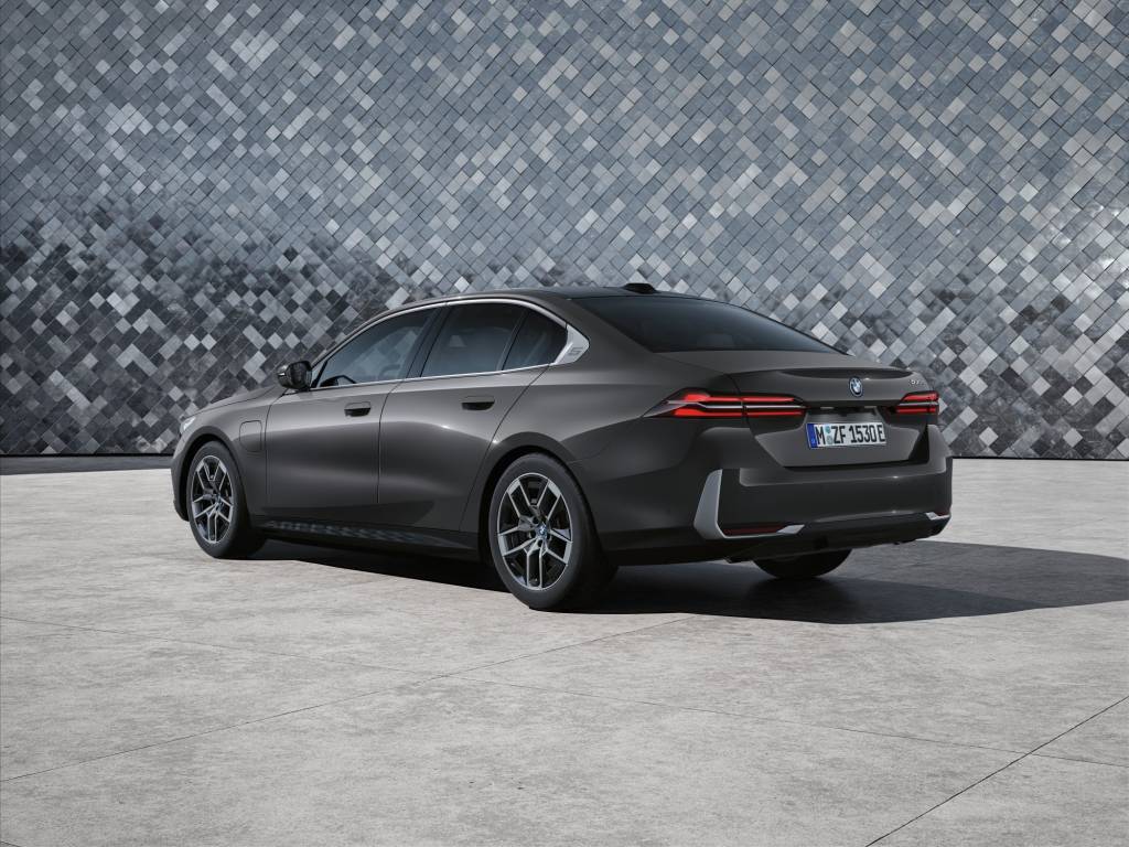 P90506214_lowRes_the-new-bmw-530e-sti BMW SERIE 5