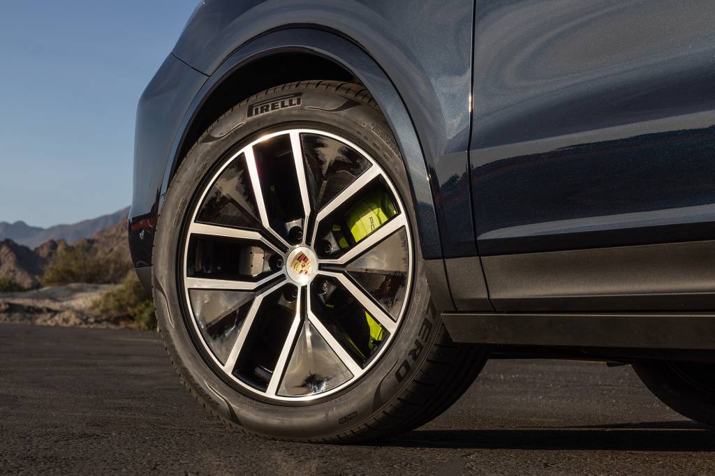 Porsche Cayenne E-Hybrid dirigido por QUATRO RODAS (15) Porsche Cayenne E-Hybrid dirigido por QUATRO RODAS (15)